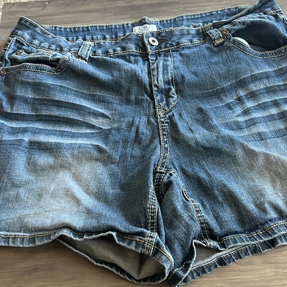 Plus size shorts - Picture 1 of 3